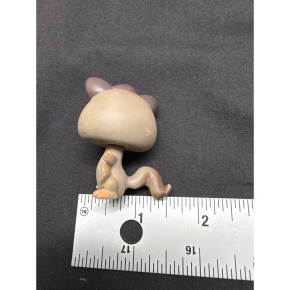 Littlest Pet Shop Gray Green-Eyed Sugar Glider Squirrel Figure Collectible Toy - Picture 2 of 4